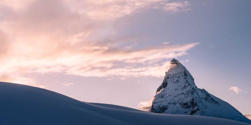 青岛啤酒节专属纪念品定制：如何通过创意礼品设计打造城市IP的商业价值