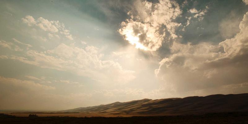 青岛礼品定制:创意设计赋能企业情感连接与品牌传播