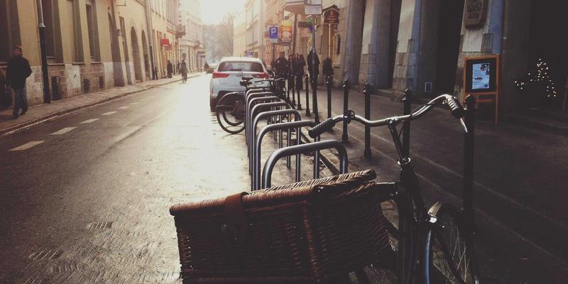 青岛礼品定制新高度：以企业礼品为载体，诠释精密制造与工匠精神