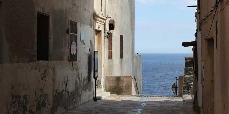 青岛节庆主题礼品定制：中秋春节企业礼品策略与品德礼品选择