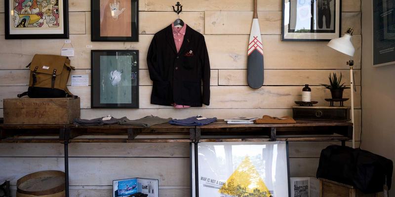 青岛高端商务礼品定制：如何通过材质与工艺选择，打造彰显品牌尊贵感的创意礼品